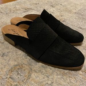 Free people black suede mules size 41 (10).
